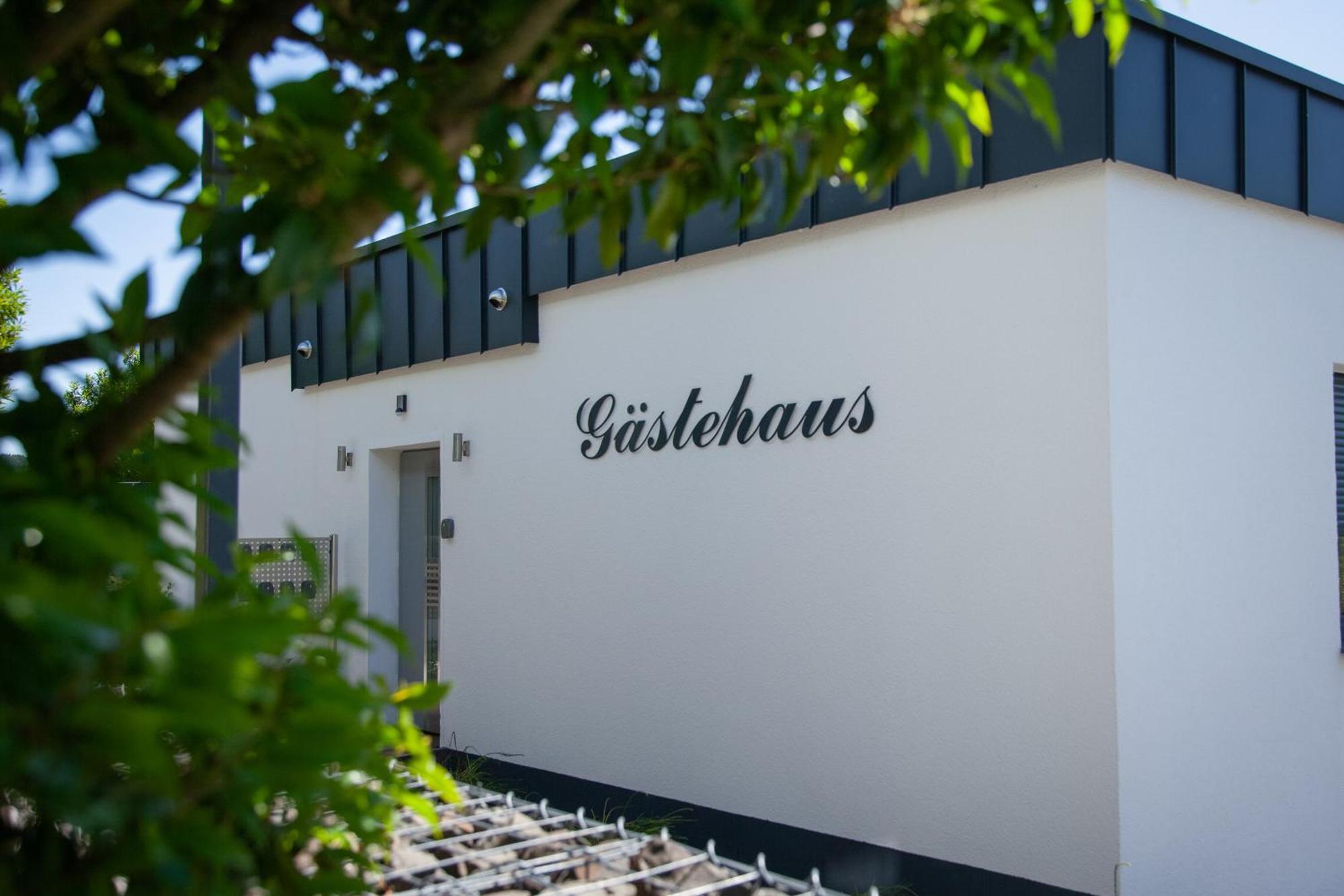 Wohnraum Gaeste- & Boardinghaus Gusterath Exterior photo