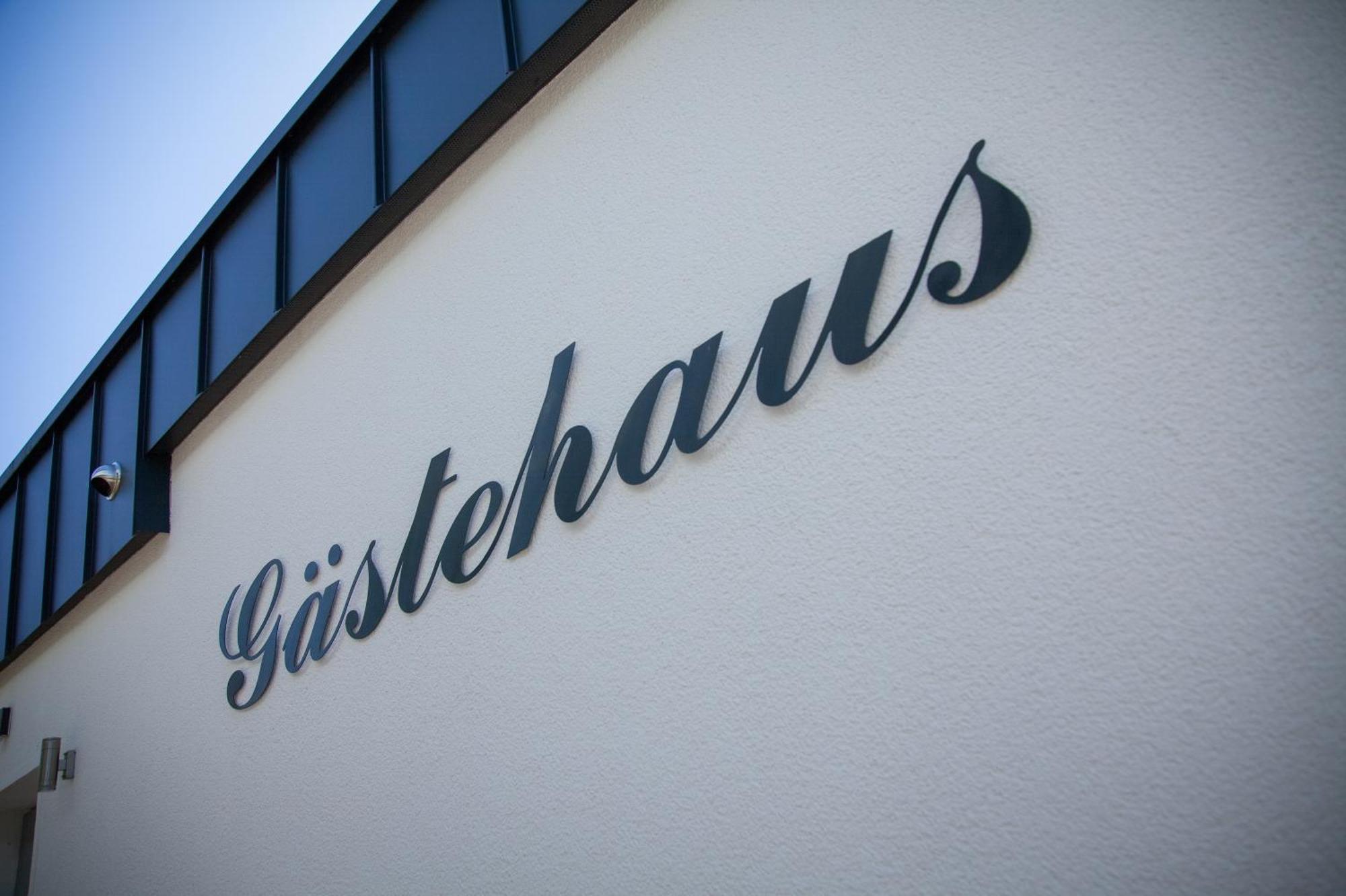 Wohnraum Gaeste- & Boardinghaus Gusterath Exterior photo